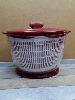 KitchenAid  Red & White 6 quart Salad Spinner